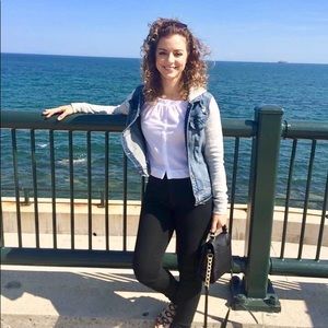 Meet your Posher, Ena